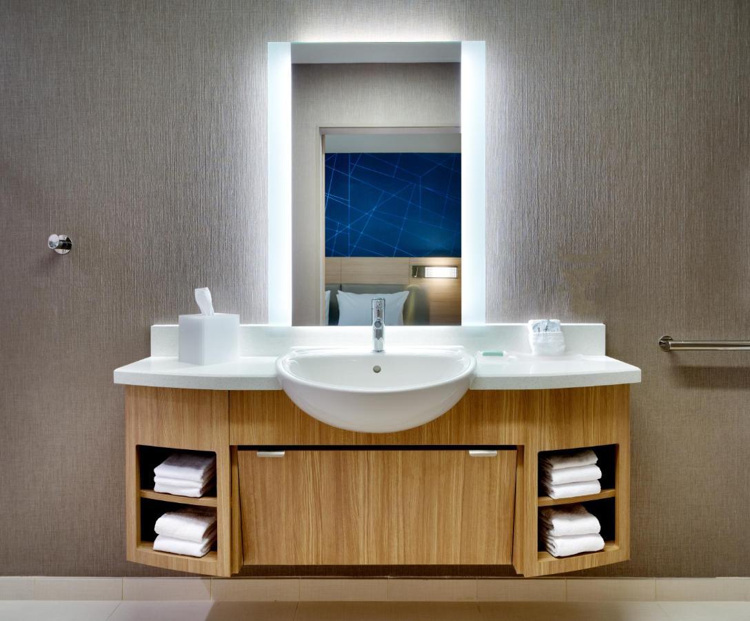 Springhill Suites By Marriott Cottonwood Exterior photo